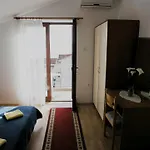 Nik