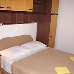 Nik *