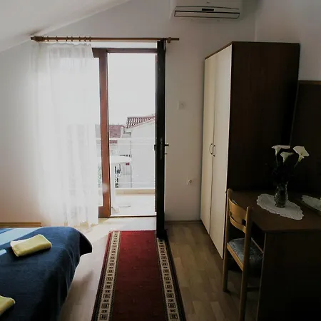 Apartments Nik - 50 M From The Sea