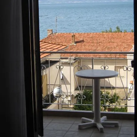 Apartments Nik - 50 M From The Sea * Gradac (Split-Dalmatia)